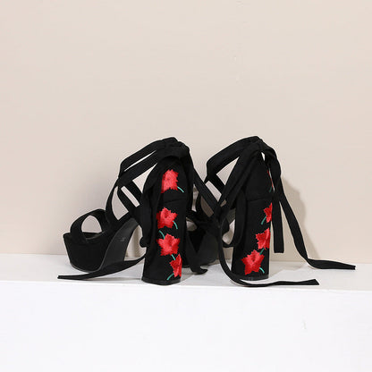 Stickerei Blume Chunky Heel