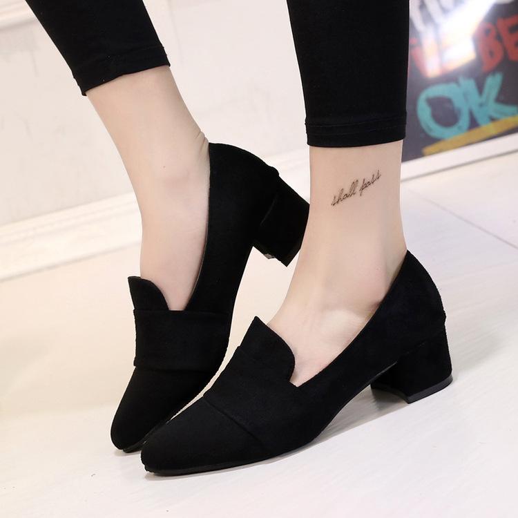 Lässige Schnalle Lackleder Mid Heels