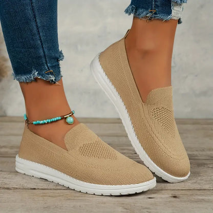 Moderne und luftige Slip-on-Sneakers