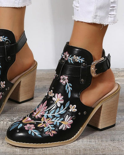 Floral bestickte, beschlagene Slingback Heels mit Schnalle