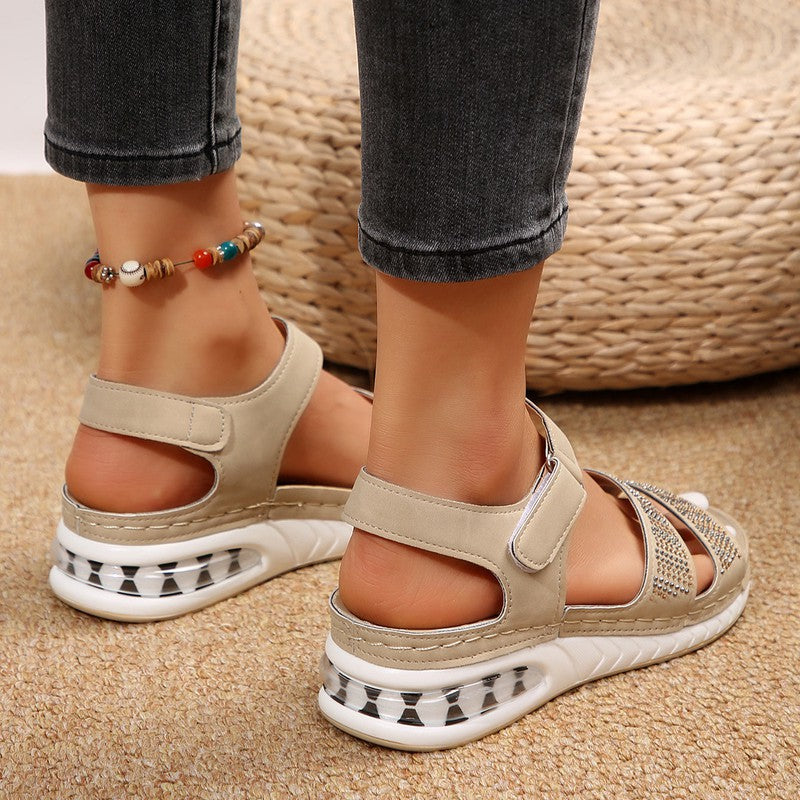 Bequeme Keilsandalen für den Sommer