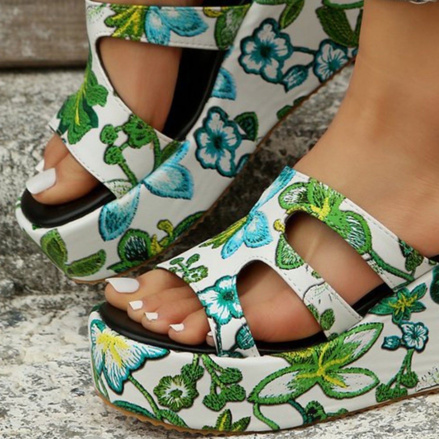 Ausgeschnittene florale Peep Toe Sandalen