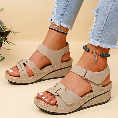 Klassische und frische Sandalen