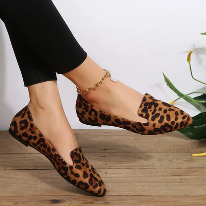 Spitz zulaufende Schuhe mit Leopardenmuster