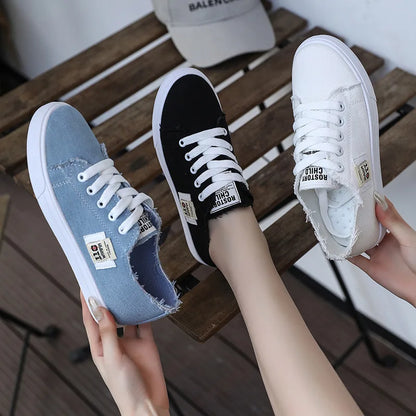 Flache Denim-Sneakers für Frauen