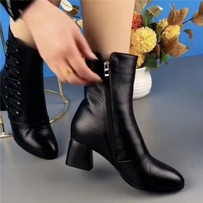 Elegante Stiefel mit seitlichen Knöpfen