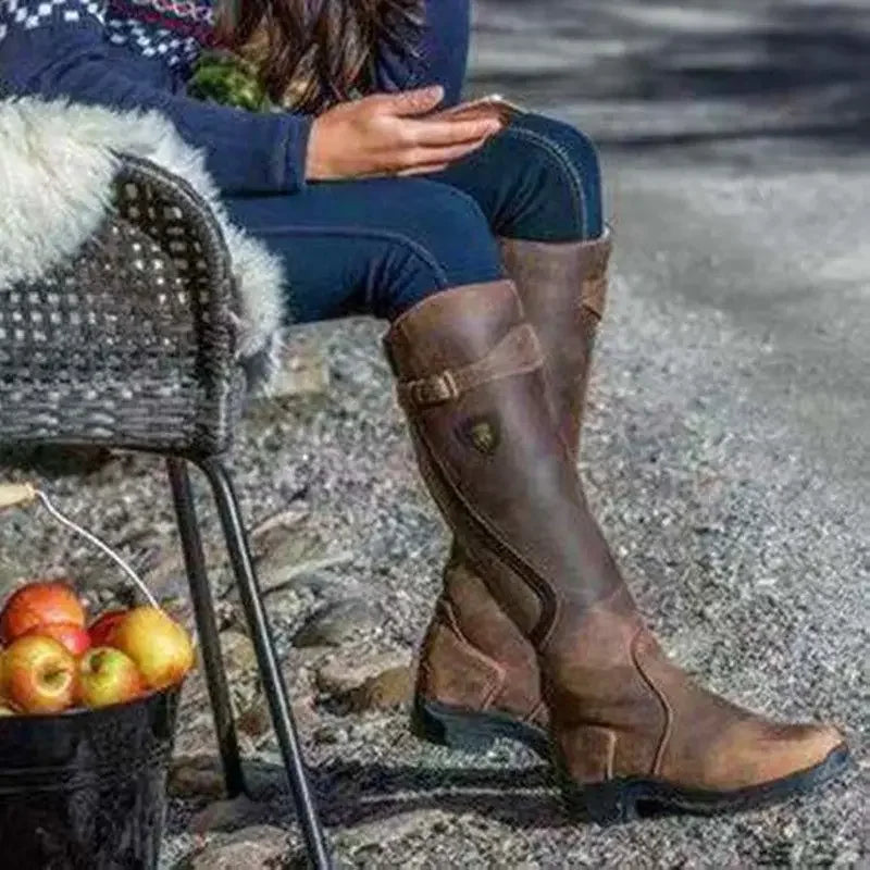 Elegante und detaillierte stützende Stiefel