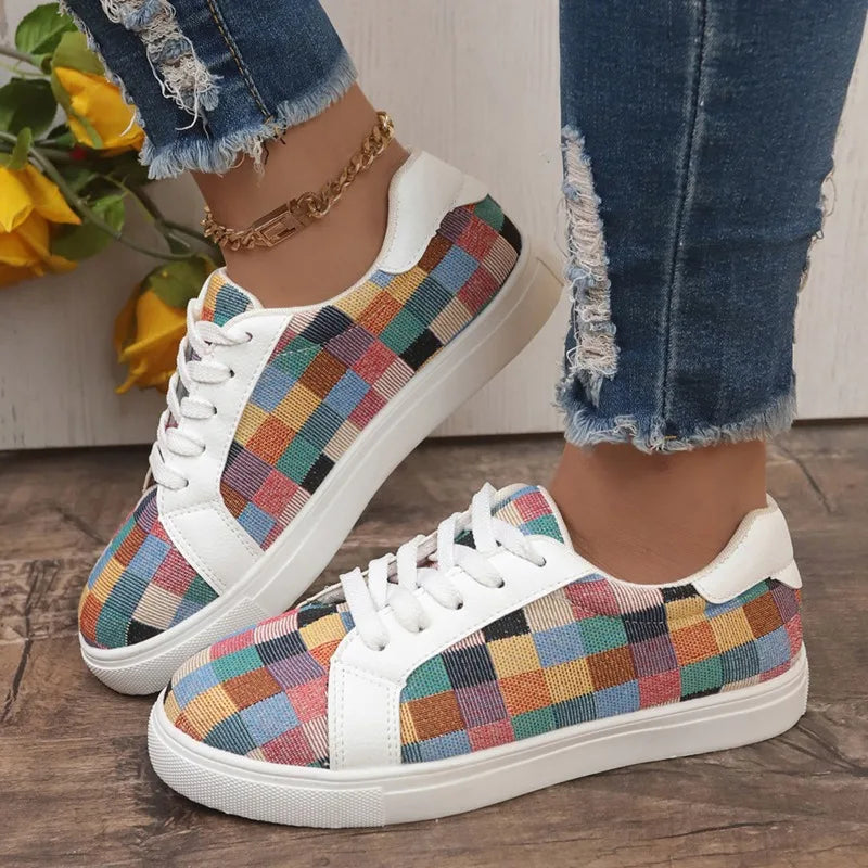 Vielseitige flache Schuhe mit Karomuster