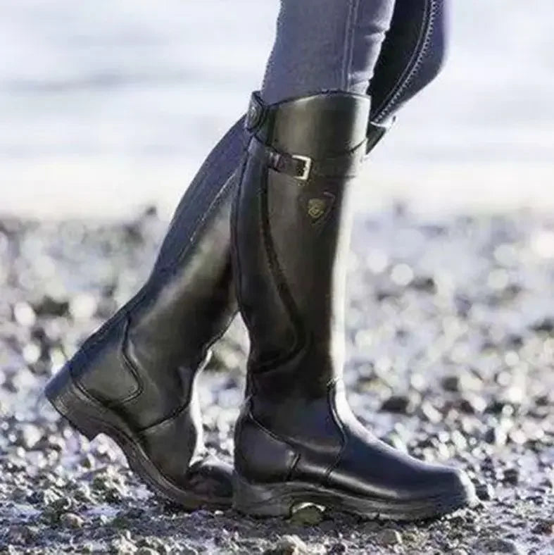 Elegante und detaillierte stützende Stiefel