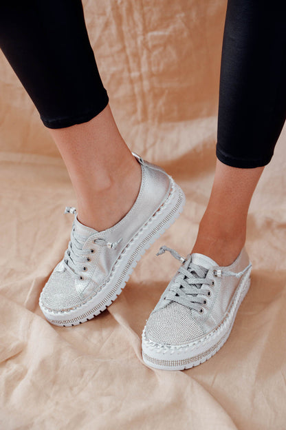 Sneakers mit flachem Boden und Strass