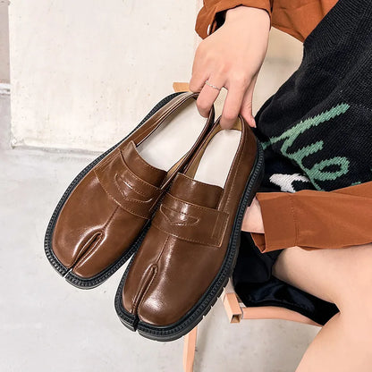 Loafer aus echtem Leder mit geteilter Spitze