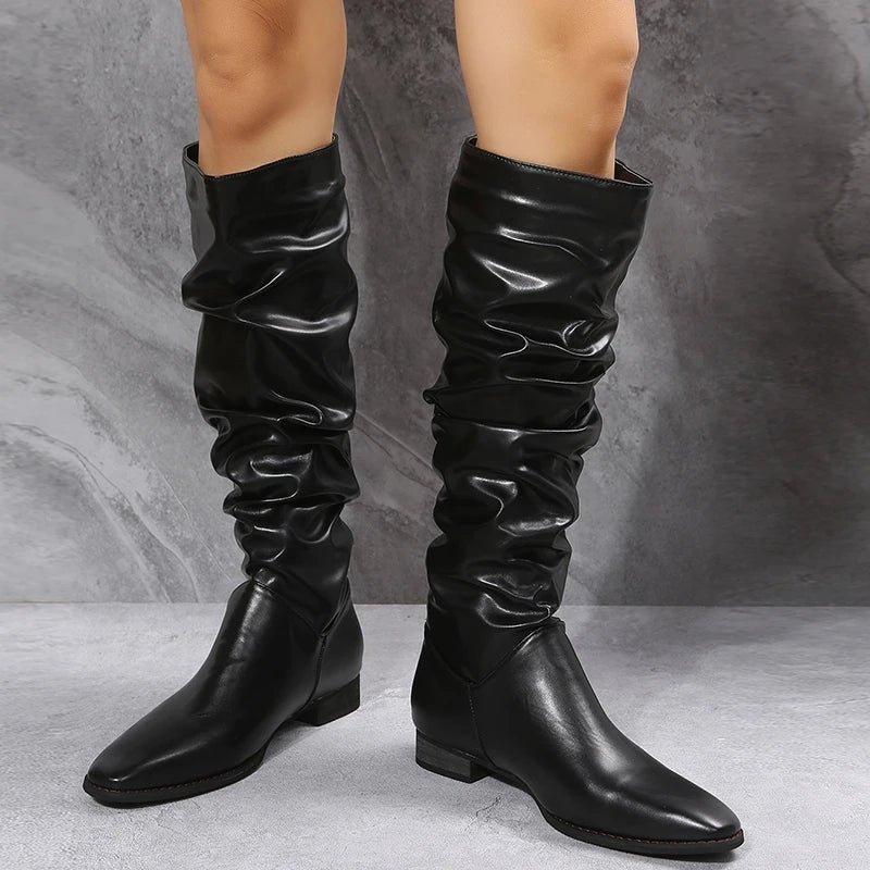 Moderne und stützende orthopädische Stiefel