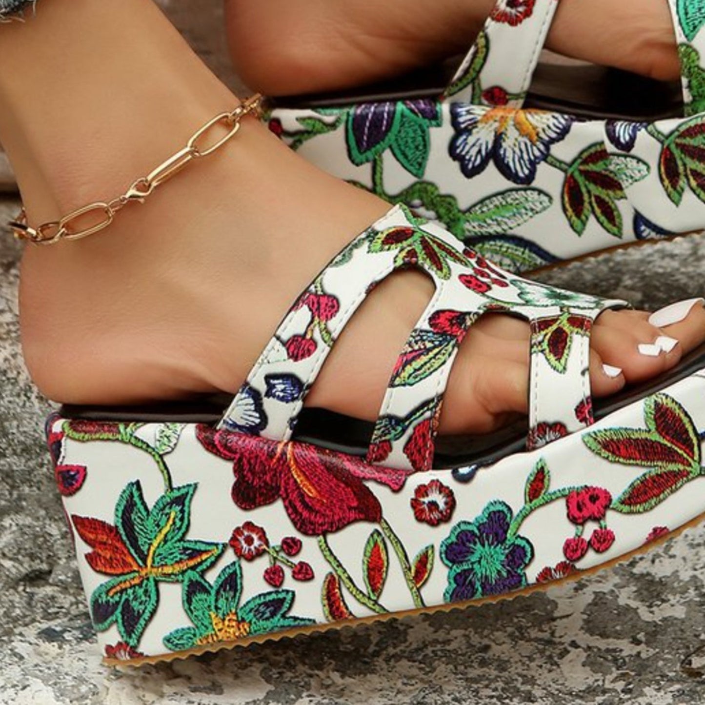 Ausgeschnittene florale Peep Toe Sandalen