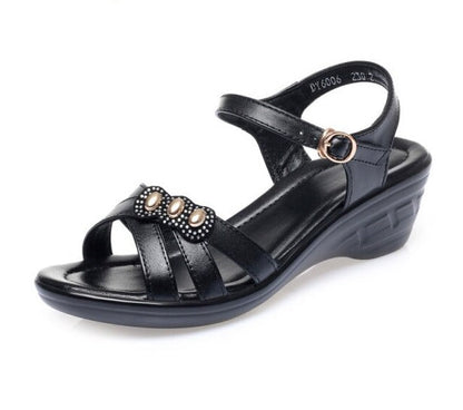 Klassische und frische orthopädische Sandalen