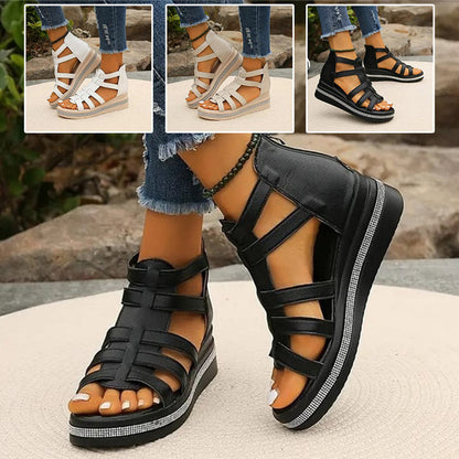 Strassbesetzte Keilsandalen